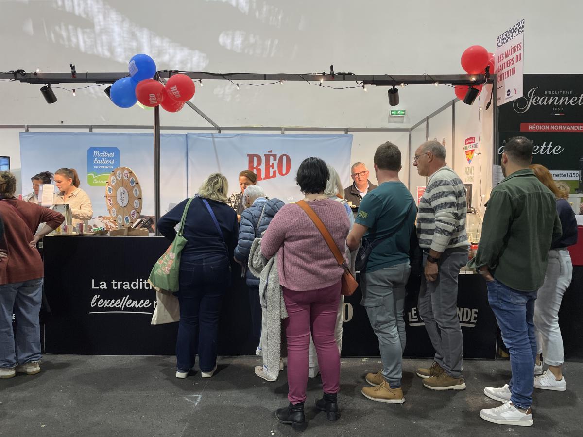 stand fromagerie réo FÊNO rouen en octobre 2025
